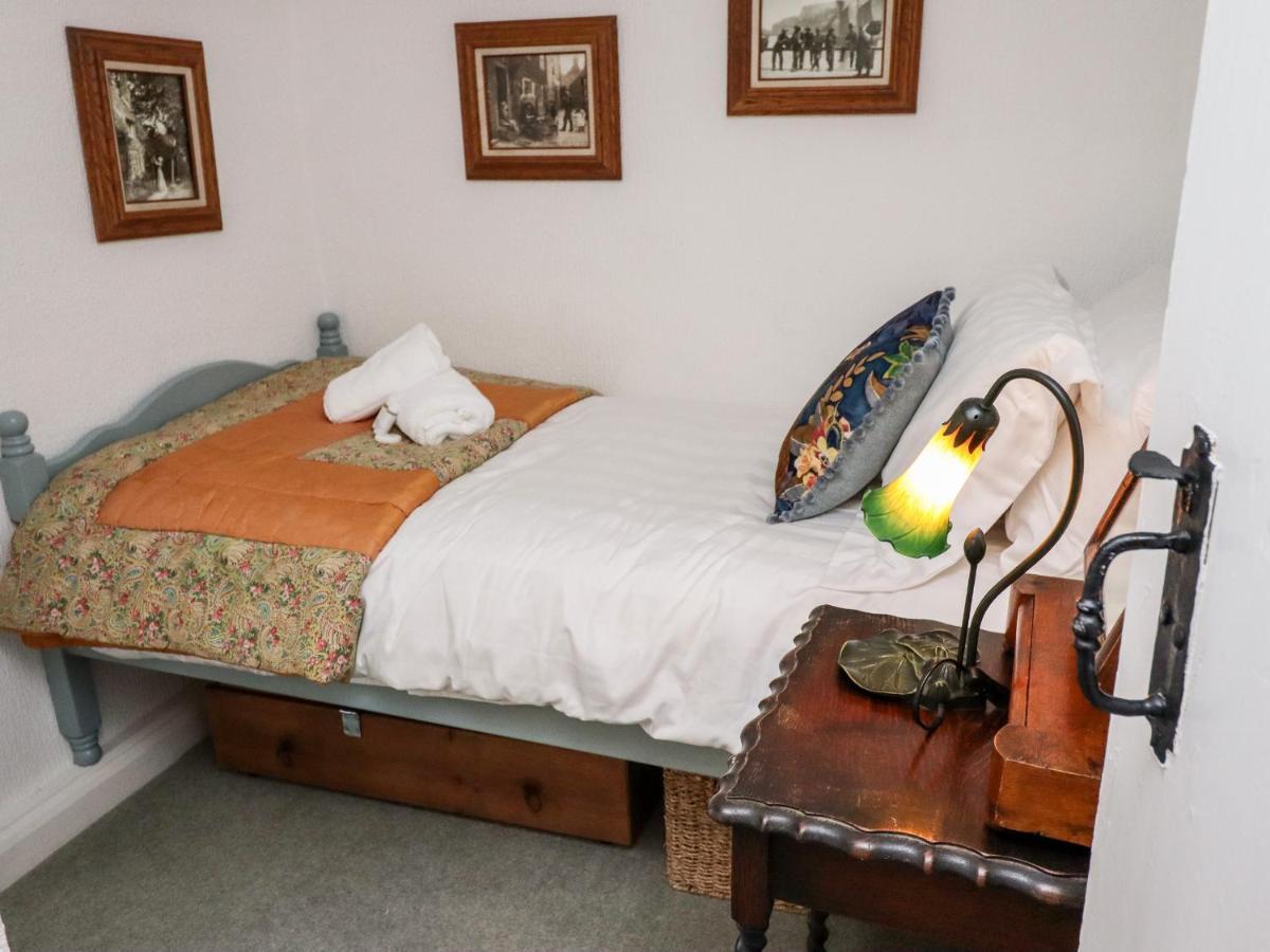 Michaelmass Cottage Вітбі Екстер'єр фото